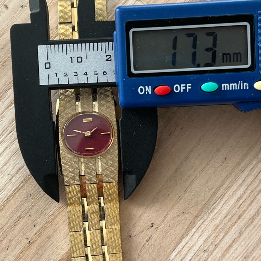 Seiko Rare Vintage Mechanical Winding Ladies Watch Gold Tone Bracelet Red Dial - Picture 12 of 15